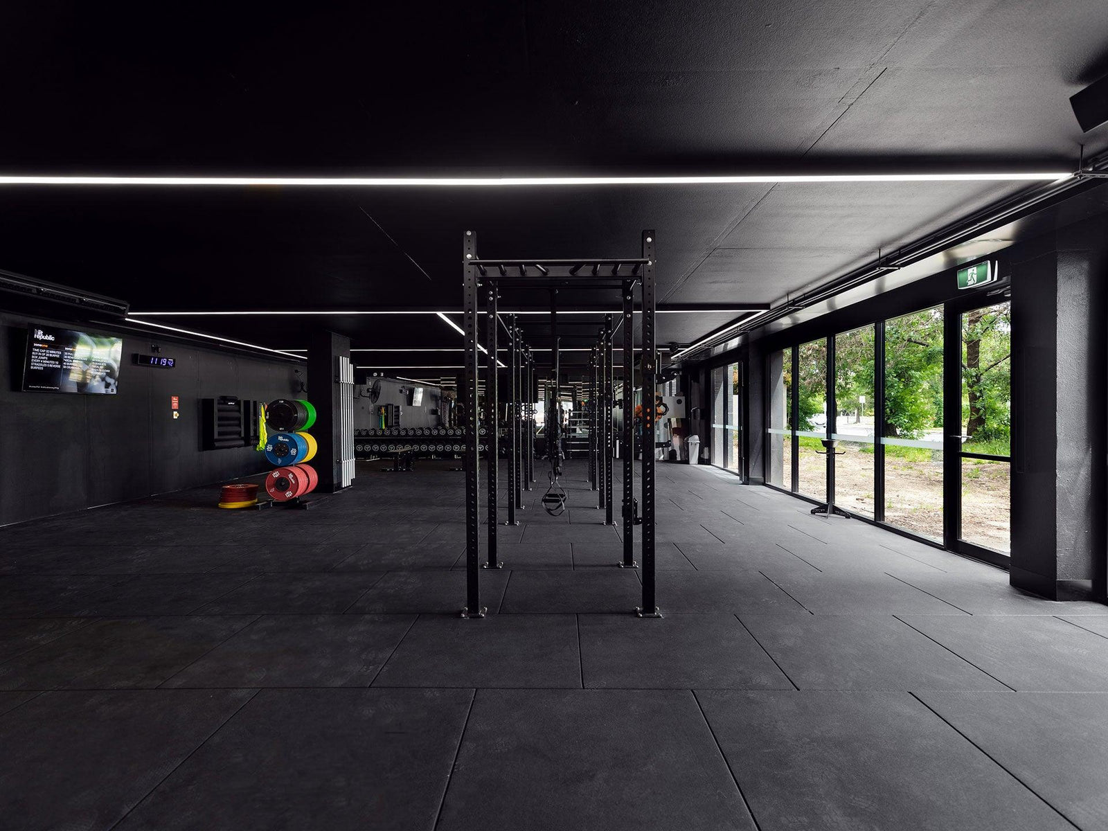 Sleek Black Rubber Gym Tiles: Transform Your Commercial Gym Today