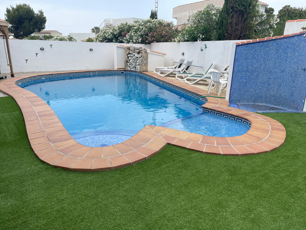 Swimming Pool Surround Synthetic Grass  Sprung Gym Flooring   